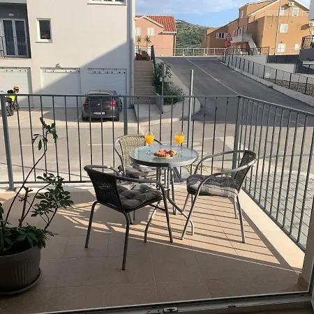 Zig-zag Apartman *