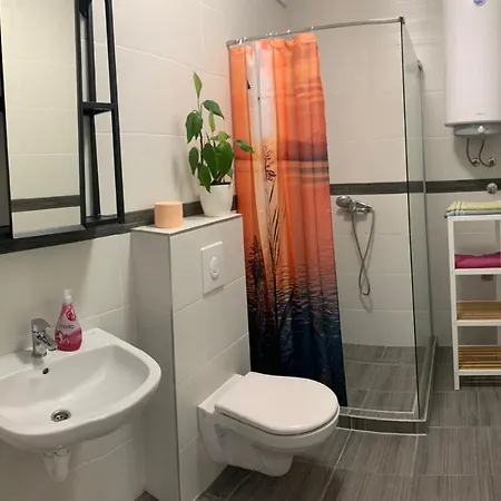 Zig-zag Apartment *